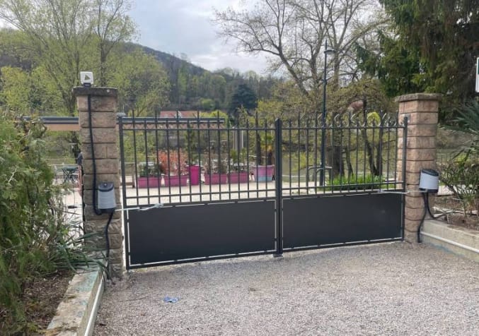 Chantier dinstallation portail électrique Montauban chez un particulier