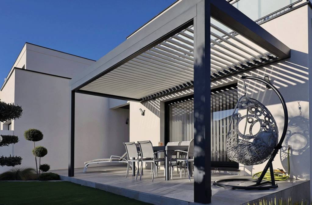 Installation dune pergola sur mesure à Montauban par un artisan menuisier