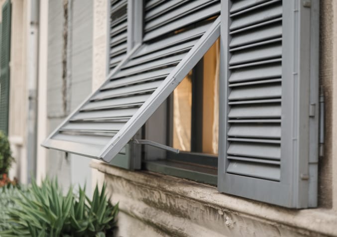 Menuiserie extérieure Montauban avec bardage bois sur façade de maison