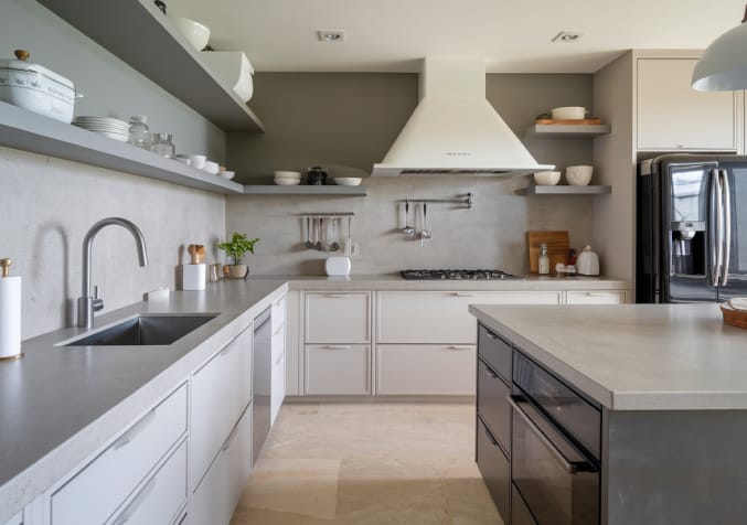 Mobilier design installé par un menuisier pour agencement intérieur Montauban