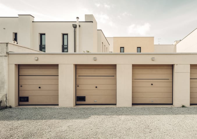 Porte de garage basculante installée lors dune pose de portes de garage à Montauban