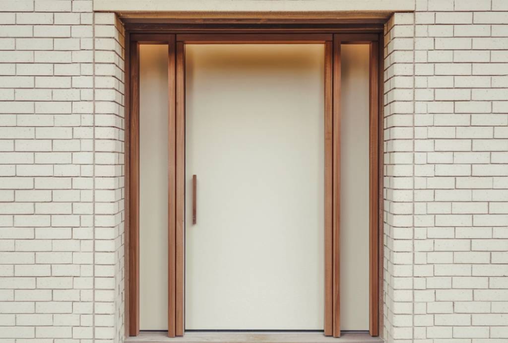 Porte dentrée contemporaine installée dans un projet de menuiserie extérieure Montauban