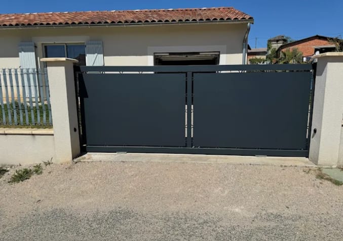 Réalisation dun portail aluminium par un menuisier à Montauban